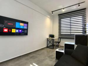 Μια τηλεόραση ή/και κέντρο ψυχαγωγίας στο Relax villa