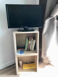 TV a/nebo společenská místnost v ubytování Monolocale a Torre Pellice