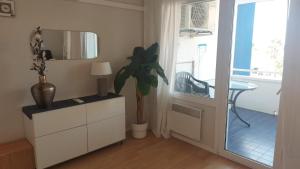 Η κουζίνα ή μικρή κουζίνα στο 1ª linea reformado y perfecta ubicacion frente al puerto deportivo