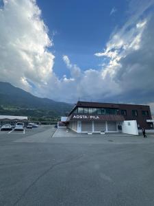 En generel udsigt til bjerge eller udsigt til bjerge taget fra lejligheden