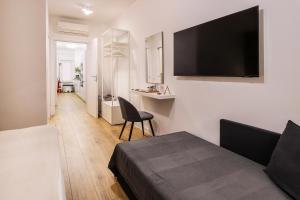 TV a/nebo společenská místnost v ubytování Titina Suites Apartment Rome