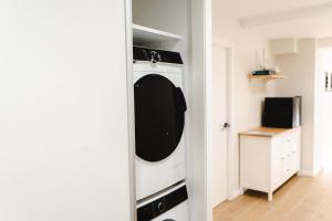 I'M Room Suites Nuevos Ministerios - Bernabeu 'Digital Access'的厨房或小厨房