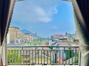 a view of a city from a balcony at Khách sạn Hoàng Long in Tam Ðảo +1 photo