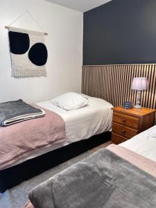 Кровать или кровати в номере Malahide Guest Rooms