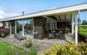 Κήπος έξω από το 3 Bedroom Gorgeous Home In Juelsminde +13 φωτογραφίες