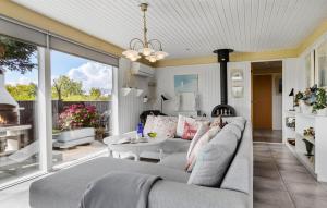 Χώρος καθιστικού στο 3 Bedroom Gorgeous Home In Juelsminde