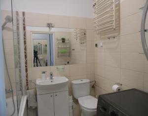Bilik mandi di Mezzanine appartment +9 gambar