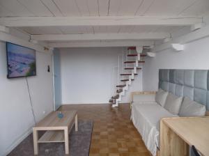 Ruang duduk di Mezzanine appartment