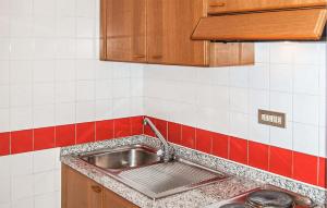Kuchyňa alebo kuchynka v ubytovaní Cozy Apartment In Vason