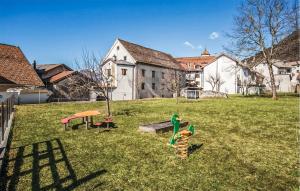 Vonkajšia záhrada v ubytovaní Cozy Apartment In Vason