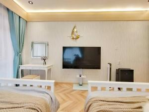 東京にある12池袋最中心 两室一厅两浴室两卫生间 池袋站7分 2 rooms Ikebukuro center 7 mins to ST Max 8P 直达新宿 涉谷 表参道 池袋 上野 代代木 银座 原宿のベッドルーム1室(ベッド2台、薄型テレビ付)