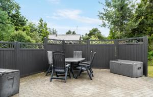 Μπαλκόνι ή βεράντα στο 4 Bedroom Lovely Home In Tarm +34 φωτογραφίες