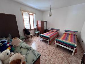 a bedroom with two beds and a couch at Casa Serena in Scanno