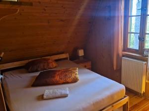 Posteľ alebo postele v izbe v ubytovaní Ferienhaus Marianna am See mit gratis Sauna, Ruderboot, Kajak & WLAN