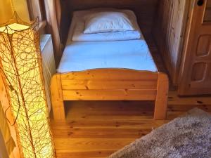 Posteľ alebo postele v izbe v ubytovaní Ferienhaus Marianna am See mit gratis Sauna, Ruderboot, Kajak & WLAN