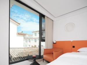 Voodi või voodid majutusasutuse 丽江熹v空中花园智能观景酒店 toas
