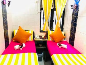 Giường trong phòng chung tại David Lounge