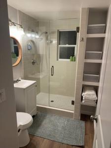 Koupelna v ubytování Private Cozy Retreat near Downtown Salinas!