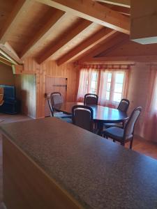a room with tables and chairs in a cabin at Bauernhaus Gschwend in Gsteig
