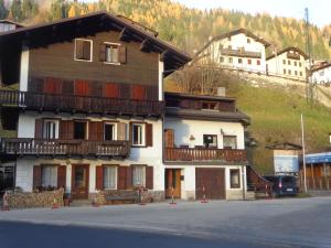 Το κτήριο όπου στεγάζεται  το διαμέρισμα