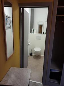 Koupelna v ubytování L'étape Saint-Joseph + 12 fotografií