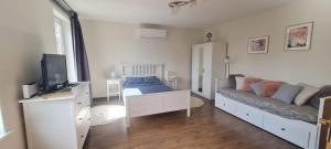 Et tv og/eller underholdning på L' - city' Reina' apartments'