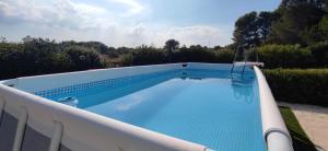 Piscina di L'Humus dei Trulli holiday house o nelle vicinanze