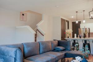 Φωτογραφία από το άλμπουμ του Loop, New Luxurious Large 3BR House, Sleeps 9 with Free Parking σε Princeton