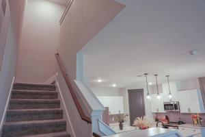 Φωτογραφία από το άλμπουμ του Loop, New Luxurious Large 3BR House, Sleeps 9 with Free Parking σε Princeton +76 φωτογραφίες