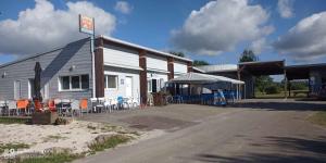 Imagen de la galería de Mobil home place 26, en Villegusien Le Lac 4 fotos más