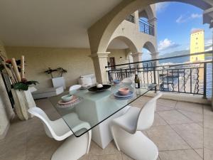 Balkón nebo terasa v ubytování Luxury Marina & Sea View Condo at Porto Cupecoy St Maarten