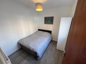 Postel nebo postele na pokoji v ubytování A spacious flat