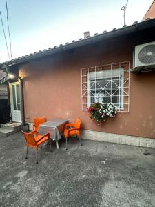 Το κτήριο όπου στεγάζεται  το διαμέρισμα +10 φωτογραφίες