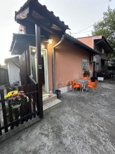 Το κτήριο όπου στεγάζεται  το διαμέρισμα