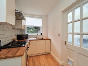 a kitchen with a stove top oven next to a window at B26-Contractors-HS2-NEC-BHX guests in Birmingham