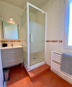 a bathroom with a glass shower and a sink at Petit Launay - proche Rennes in Vezin-le-Coquet