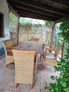 Balkón nebo terasa v ubytování House Oleander in der Toskana - Bigliolo - mit viel Sonne, Garten, Balkon und Terrasse + 35 fotografií
