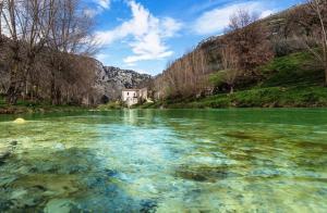 a river with clear water in the middle at Appartamento DAF House in Roccasecca