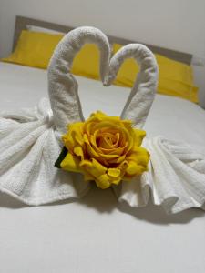 Postel nebo postele na pokoji v ubytování Casa Vacanze La Rosa Gialla