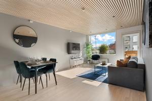 En TV eller et underholdningssystem på ARCTIC HOMES - Premium Aurora Apartment