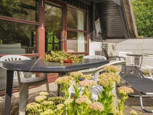 Zahrada ubytování 6 person holiday home in Ulfborg