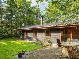 a small house with a patio and a table at Secluded Haven near Fjord - By Traum Ferienwohnungen in Sønder Nissum