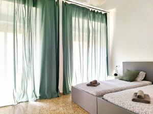 Posteľ alebo postele v izbe v ubytovaní Sunny Malaga Centre Flats, 2 Options, with Balcony or Terrace