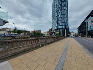 Fotografie z fotogalerie ubytování Spacious 2-bedroom apartment near Ponds Forge, Crucible Theatre and Sheffield Universities v destinaci Sheffield