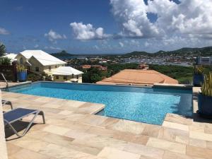 Бассейн в Deluxe Modern 1BR I Pool with Amazing Sea Views I Ideal Location или поблизости