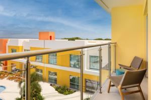 Balkoni atau teres di Courtyard by Marriott Curacao