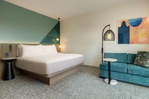 Katil atau katil-katil dalam bilik di Courtyard by Marriott Curacao