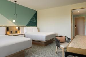 Katil atau katil-katil dalam bilik di Courtyard by Marriott Curacao