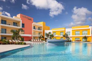 Kolam renang di atau dekat dengan Courtyard by Marriott Curacao