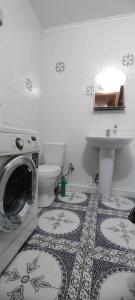 Ένα μπάνιο στο Nord bus Station Lux Apartament